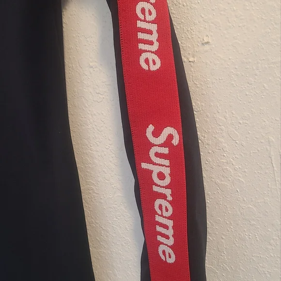 Womens Supreme Dress size: small/ NEW never been worned - Picture 3 of 3
